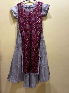 Elegant Bandhani Kurta with Grey Skirt