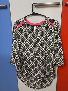 Stylish Black &amp; White Printed Tunic Top