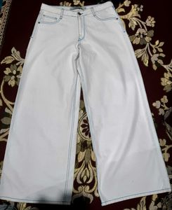 White baggy Wide-Leg Jeans with Blue Stitc