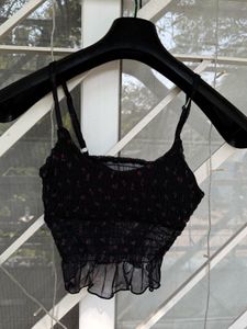 cute black floral crop top🖤🖤