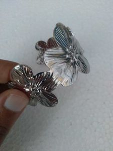 Chic Flower Design Bangles