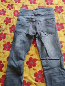 Stylish High-Waisted Denim Jeans