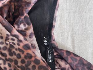 Chic One-Shoulder Leopard Print top
