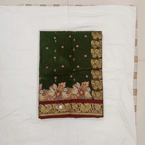 Elegant Green Saree with Intricate Borders
