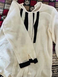 Chic Striped White &amp; Black Top