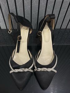 Elegant Black Heels with Rhinestones