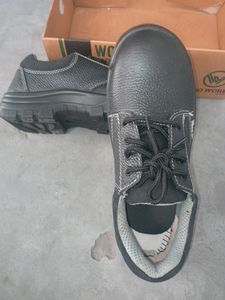 Go Work Heavy Duty  Safety Footwear Size-8