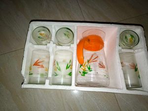 Glass Pitcher &amp; 6 Glasses Set