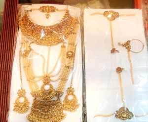 Exquisite Kundan Bridal Jewelry Set