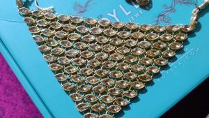 Kundan Jwellery Set - Necklace And Earrings