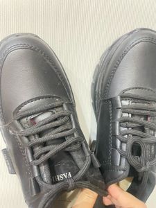 Classic Black Casual Sneakers