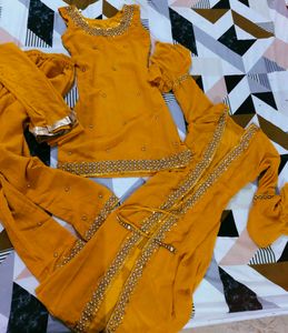 Elegant Yellow Kurta Set with Intricate Embellishm