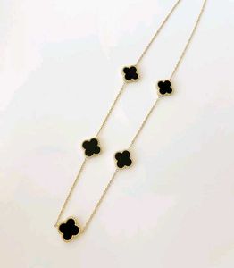 Elegant Clover Necklace
