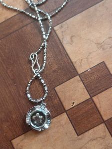 beautiful pendant chain