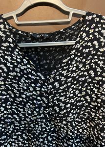 Chic Black Floral V-Neck dress