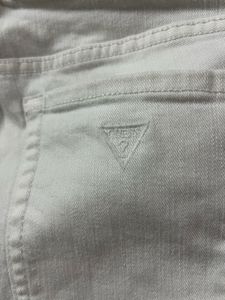 Guess white vintage jeans 💸