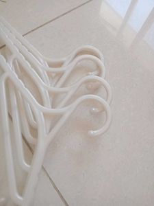 Set of 5 Durable Plastic Hangers