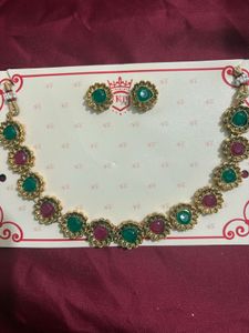 Red and green stone necklace with earrings