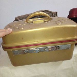 Vintage Gold Tone Carrying Case
