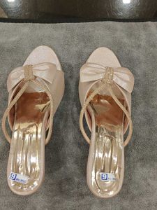Elegant Flats with Bow Detail