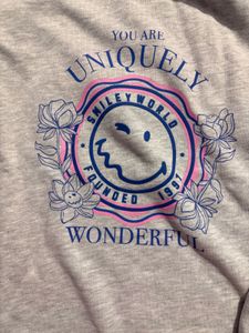women graphic print round neck Tshirt