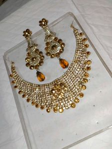 Stunning Necklace &amp; Earring Set