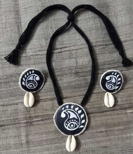 Handmade Black & White Paisley Jewelry Set