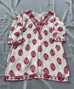 🌸 Beautiful Short Kurti