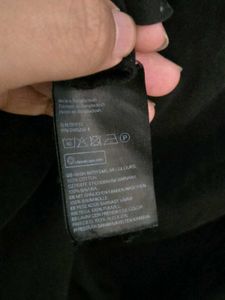 H&amp;M Solid Black Curved Hem Long Fit T-Shirt