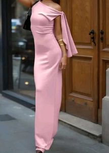 Elegant Pink One-Shoulder Maxi Dress