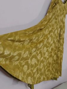 Elegant Olive Green Kurta with Floral Print