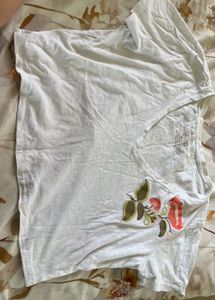 White Cropped V-Neck T-Shirt with Floral Embroider
