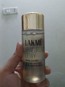 Lakme Hyaluronic Dew Micro-Essence