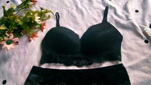 Black Lace Push-Up Bra with brief 👍