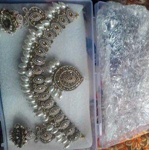 Exquisite Pearl and Kundan Jewellery Set