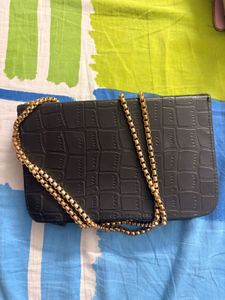 Chic Textured Crossbody Bag with Gold Chain
