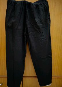 Black trousers with pockets