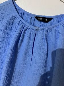 Sleveeles Top