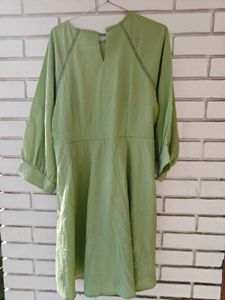 Chic Green A-Line Dress with Puff Sleeves