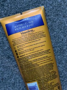 Vaseline Healthy Bright Gluta-Hya SPF 50