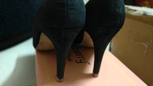 TRESMODE Black Suede Heels
