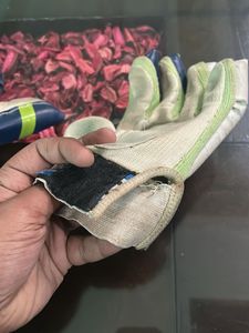 Khushbu Cricket Gloves Used condition