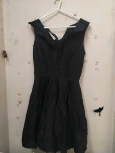 Chic Black Sleeveless Midi Dress