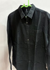 WES Casuals - Classic Black Button-Dow