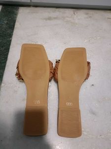 Brand new Stylish Chain Detail Flat Sandals
