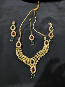 Exquisite Kundan Necklace Set