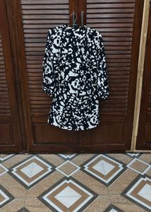 Monochromatic Abstract Print Tunic