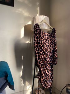 Chic Ruched Giraffe Print Mini Dress