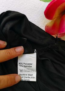 Shein : Stylish Black Halter Neck Crop Top