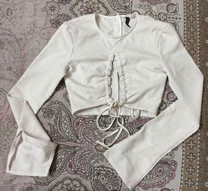 Chic White Long Sleeve Crop Top